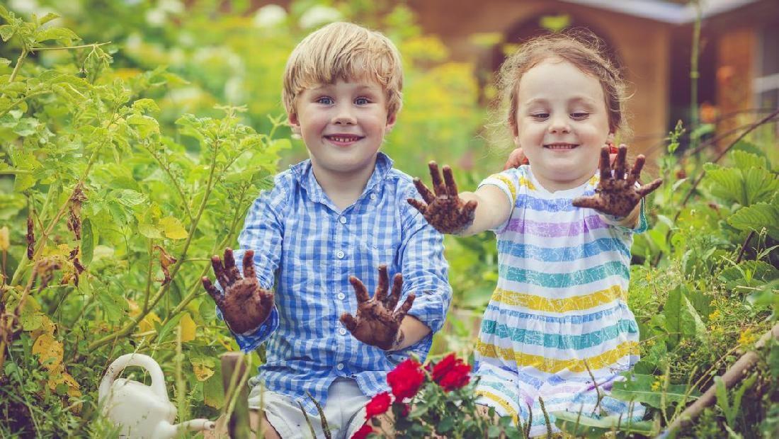 Hal Yang Perlu Kalian Ketahui Tentang Dukungan Orang Tua Angkat Untuk Mengadopsi Anak