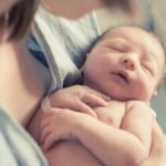 Pro dan Kontra Menempatkan Bayi Anda untuk Diadopsi